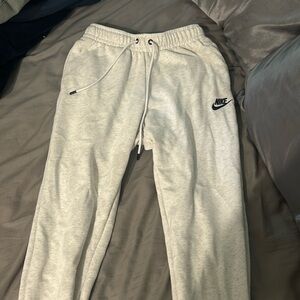 NIKE XS WHITE SWEATPANTS